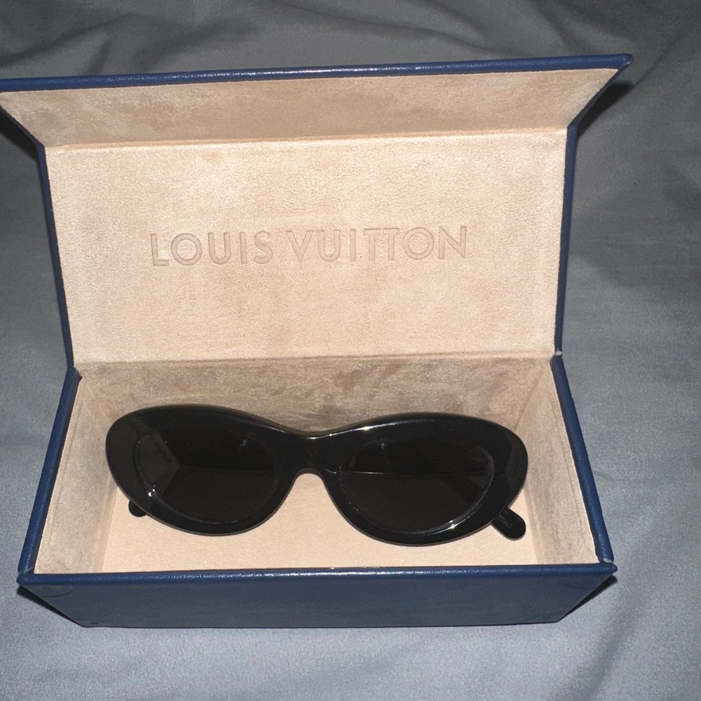 AUTHENTIC LOUIS VUITTON cat-eye SUNGLASSES